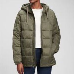 Gap 100% Recycled Nylon Relaxed Lightweight Puffer Jacket size medium